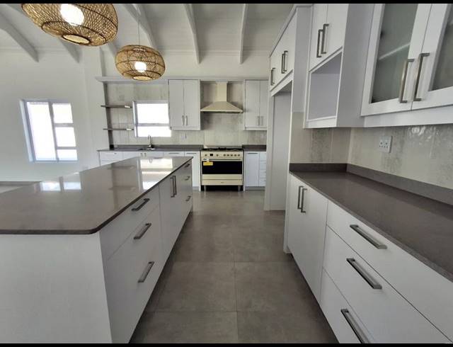 3 BEDROOM HOUSE FOR SALE IN GOLDEN MILE